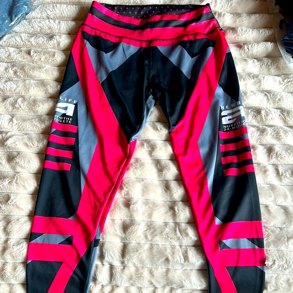 Herbalife women’s Athletic Leggings - Pink and Black